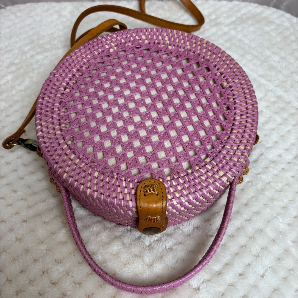 Atabali Rattan Vegan Round Crossbody Purse - Picture 7 of 15
